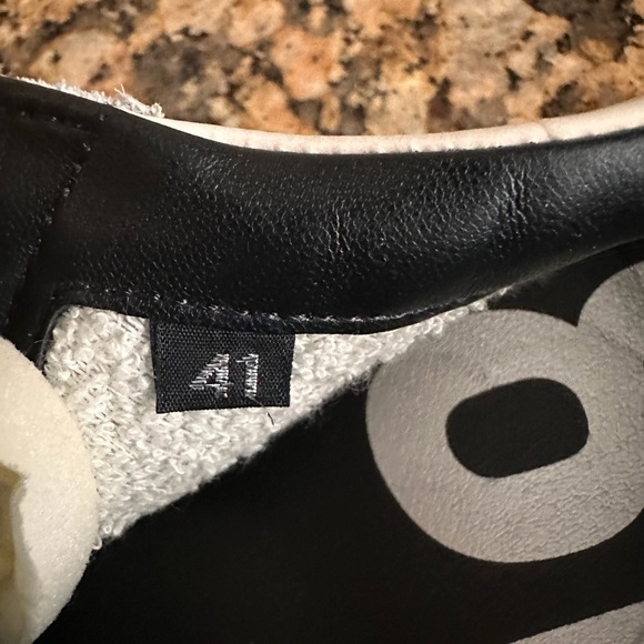 P448
John Sneaker - Picture 8 of 8